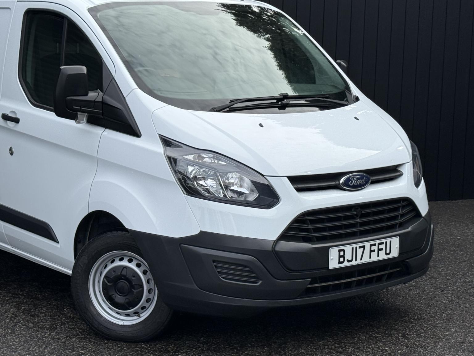 Ford Transit Custom 2.0 TDCi 105ps 290 Panel Van 5dr Diesel Manual SWB L1 H1  17