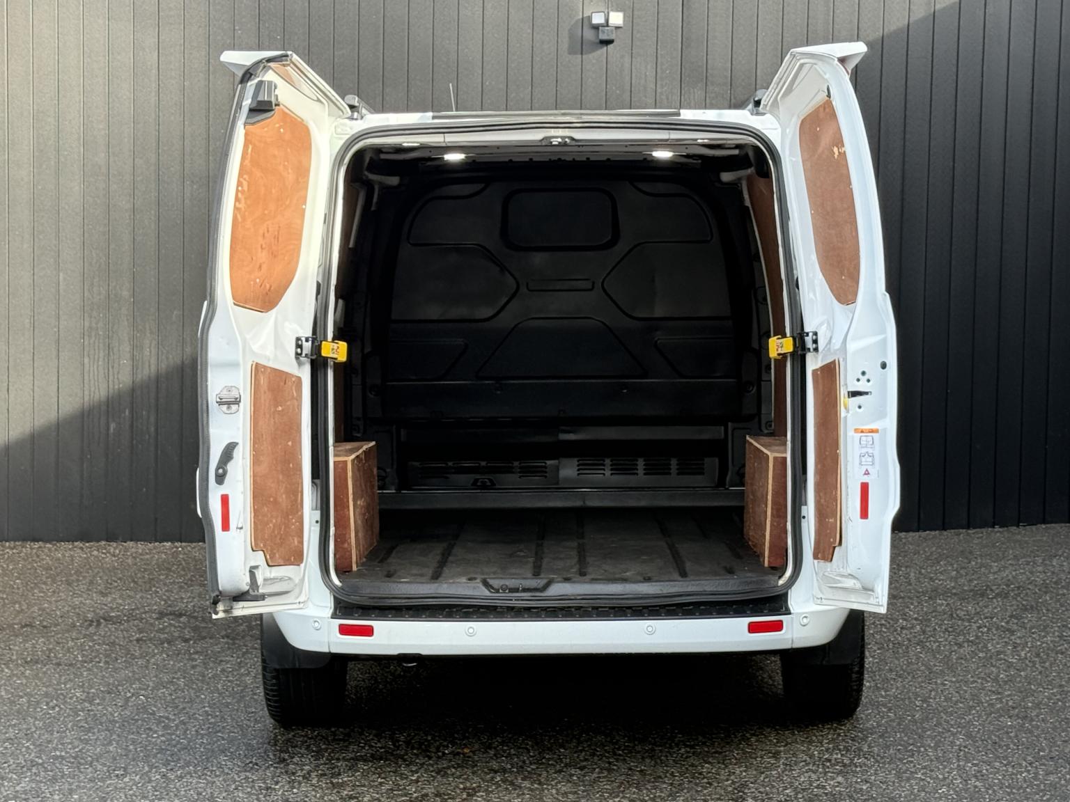 Ford Transit Custom 2.0 130ps G-Sport Limited EcoBlue Panel Van 5dr SWB L1 H1 Euro 6 Fully Loaded With Extras 14